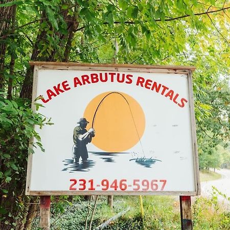 Arbutus Lake 3 Bedroom Cottage Traverse City Eksteriør billede