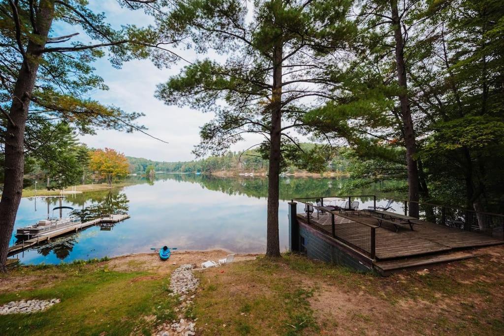 Arbutus Lake 3 Bedroom Cottage Traverse City Eksteriør billede
