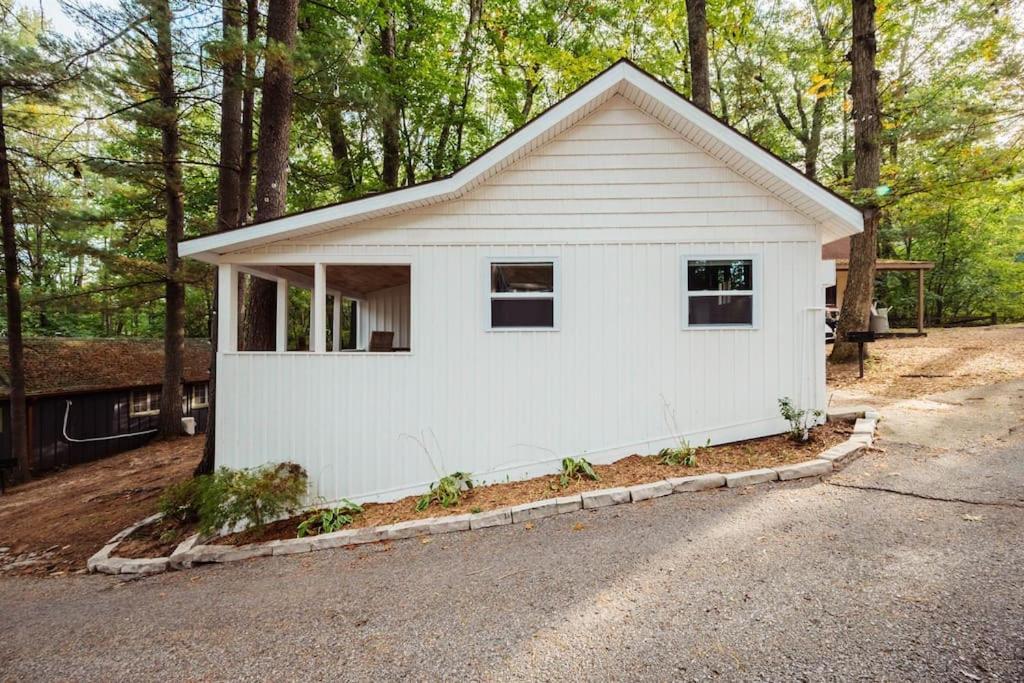 Arbutus Lake 3 Bedroom Cottage Traverse City Eksteriør billede