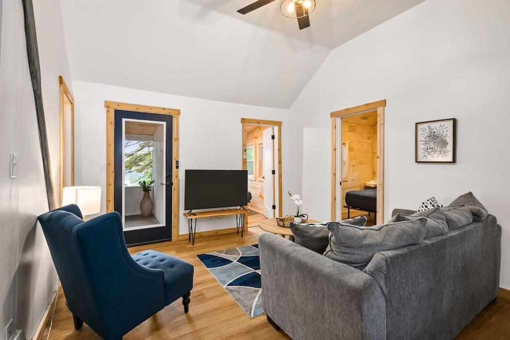 Arbutus Lake 3 Bedroom Cottage Traverse City Eksteriør billede