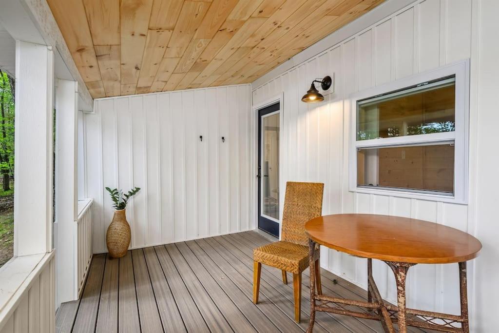 Arbutus Lake 3 Bedroom Cottage Traverse City Eksteriør billede
