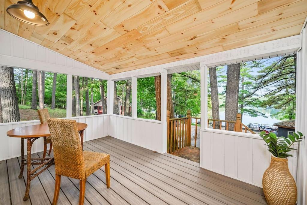Arbutus Lake 3 Bedroom Cottage Traverse City Eksteriør billede